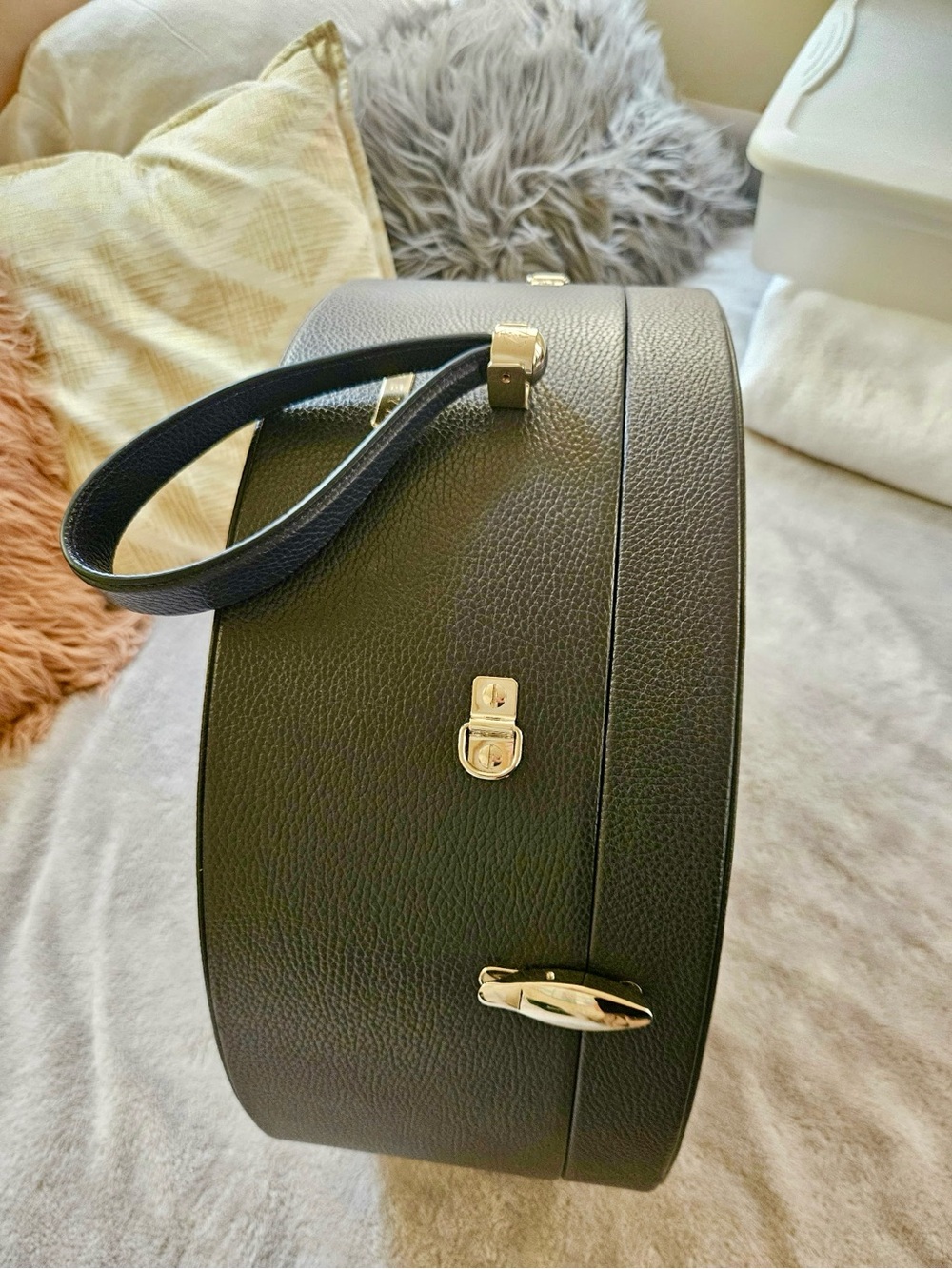 Travel w Class. Freya 100% Leather Travel Hat Box Navy BNWT - Picture 3 of 8